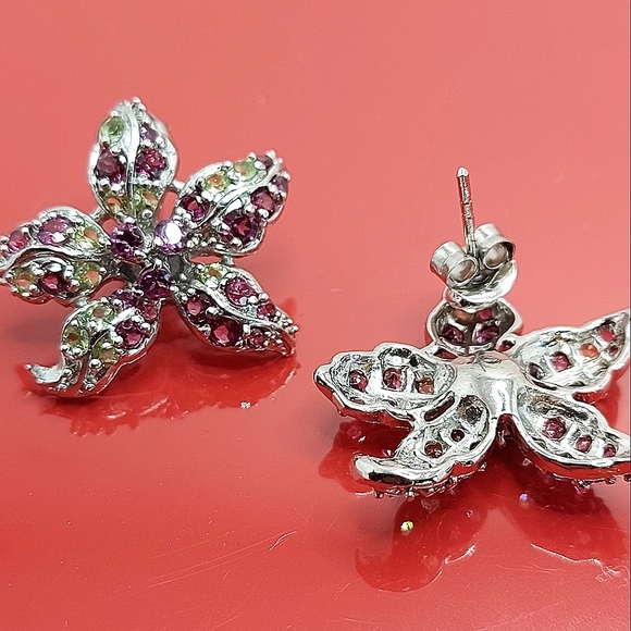 Natural Round Rhodolite Garnet 2.5mm & Peridot 925 Sterling Silver Earrings - Picture 3 of 6